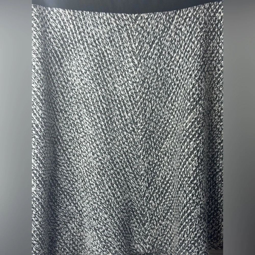 LOFT Black White Tweed Knit Skater Skirt Medium Soft Preppy Office Chic Cute